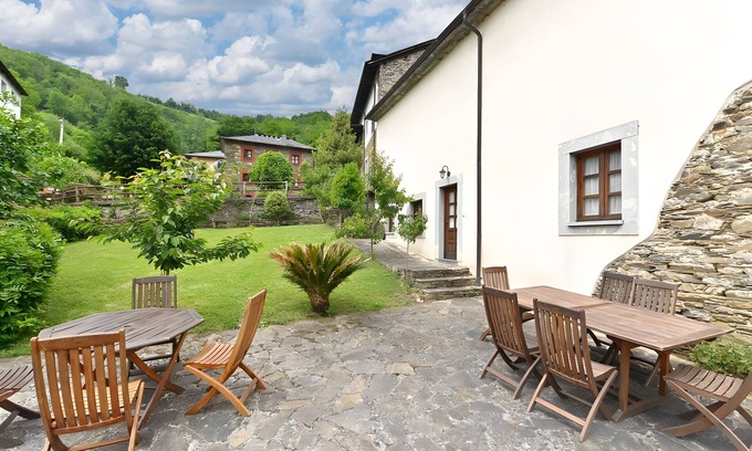 Cibuyo Apartment | Apartment 'Apartamento Narcea 1' with Mountain View, Private Terrace and Wi-Fi