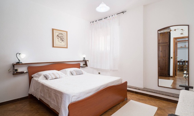 Cala Gonone Apartment | Apartment 'Appartamento Ginepro' with Private Terrace, Wi-Fi and Air Conditioning