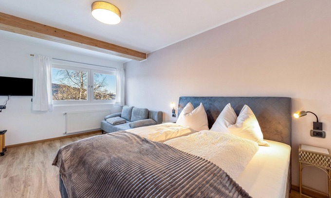Nova Ponente Apartment | Apartment 'Appartement Annie' with Mountain View, Balcony and Wi-Fi