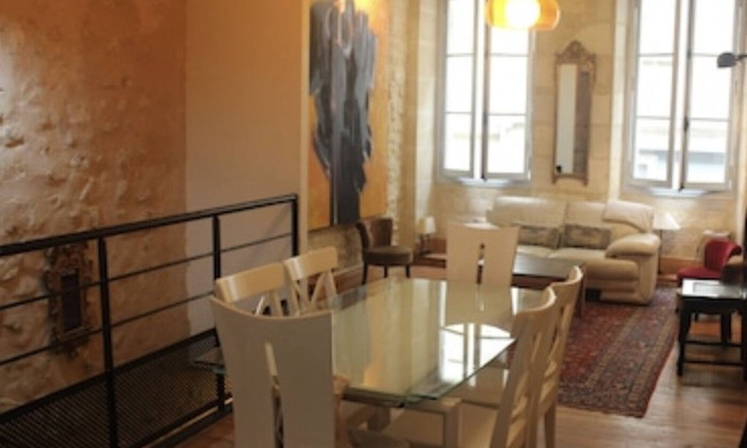 Bordeaux Golden Triangle Apartment | Apartment 'Appartement Luxueux Centre' with Balcony, Wi-Fi and Air Conditioning