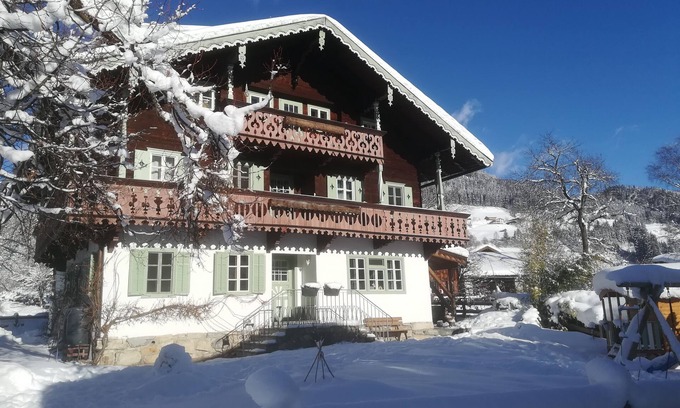 Muhlbach im Pinzgau Apartment | Apartment "Aquamarin" in traditional Austrian wooden chalet