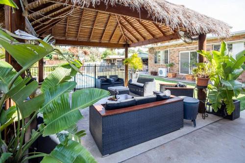 Parkes Apartment | Apartment Bali Style with Pool and Fire Pits