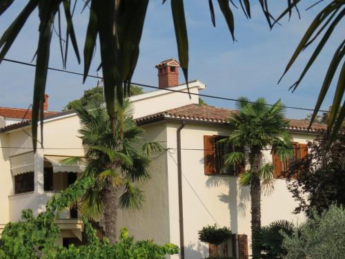 Mali Maj Apartment | Apartment Banko A6 with large garden near the sea