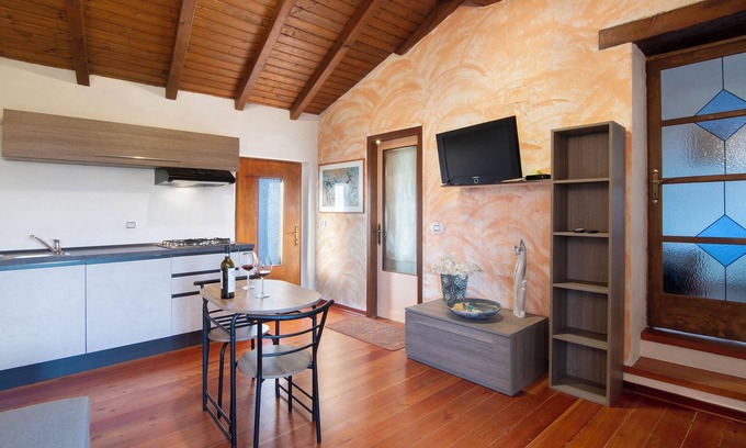 Naggio Apartment | Apartment 'Belcantone 2' with Lake View and Wi-Fi
