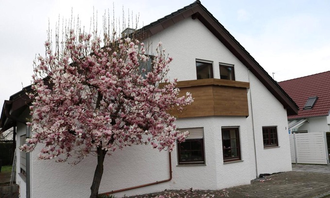 Bempflingen Apartment | Apartment 'Bempflingen' with Balcony and Wi-Fi