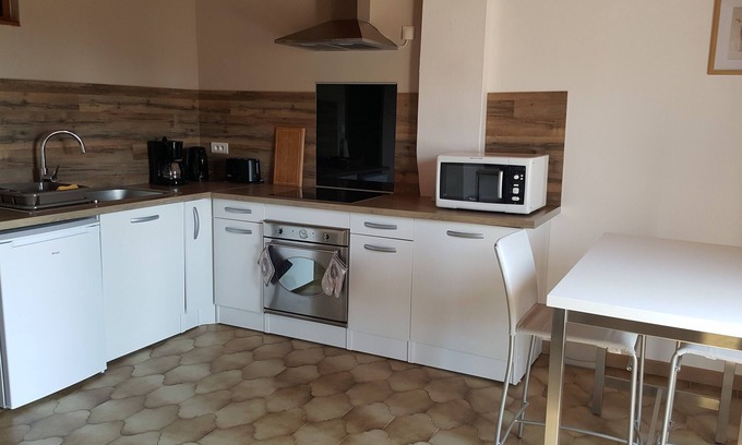 Gabian Apartment | Apartment between land and sea