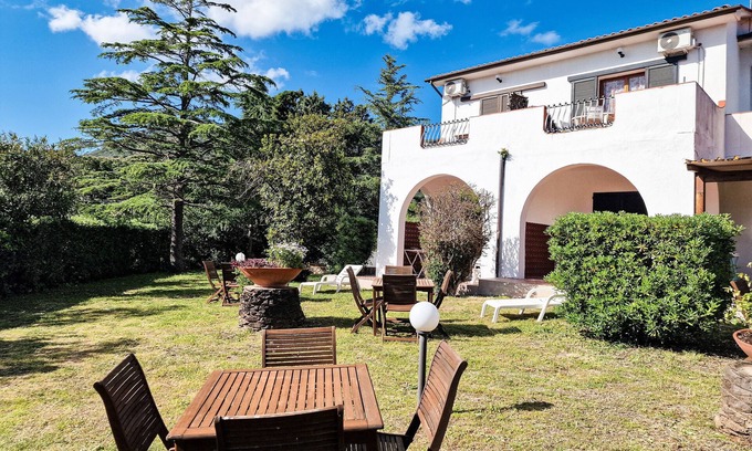 Lacona Apartment | Apartment 'Bilo Nr 5' with Mountain View and Shared Garden