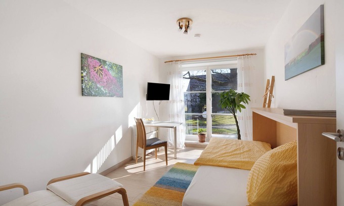 Mickhausen Apartment | Apartment 'Birkethof Gartenblick' with Mountain View, Private Terrace and Wi-Fi