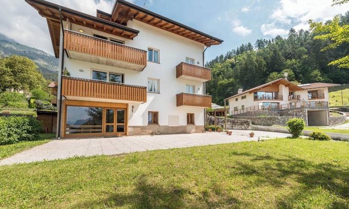 San Lorenzo in Banale Apartment | Apartment “Casa Core” with Mountain View & Balcony