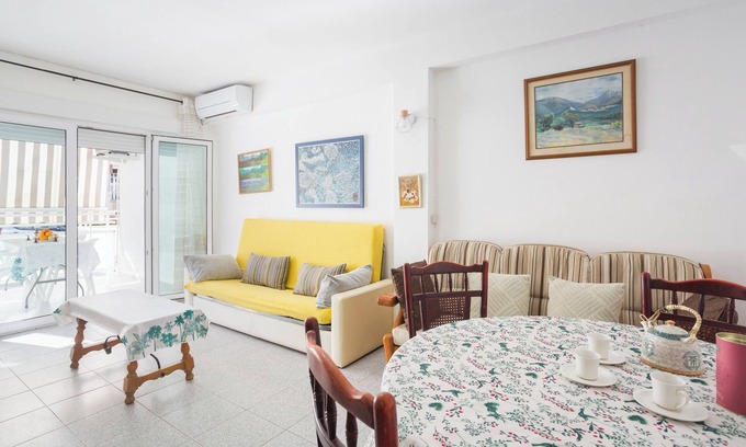 Daimuz Apartment | Apartment 'Ca Llaurí' with Sea View, Wi-Fi and Air Conditioning