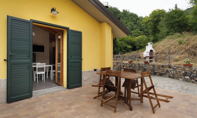 Zignago Apartment | Apartment 'Camera 3' with Mountain View, Private Terrace and Wi-Fi