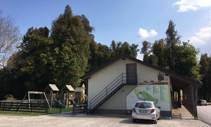 Logatec Apartment | Apartment-Camp-Bar Grajski park Vitez - vacation in embrace of 100 year trees