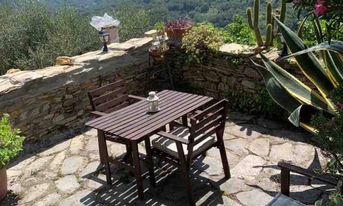 Pantasina Apartment | Apartment 'Casa Camilla' with Private Terrace and Private Garden