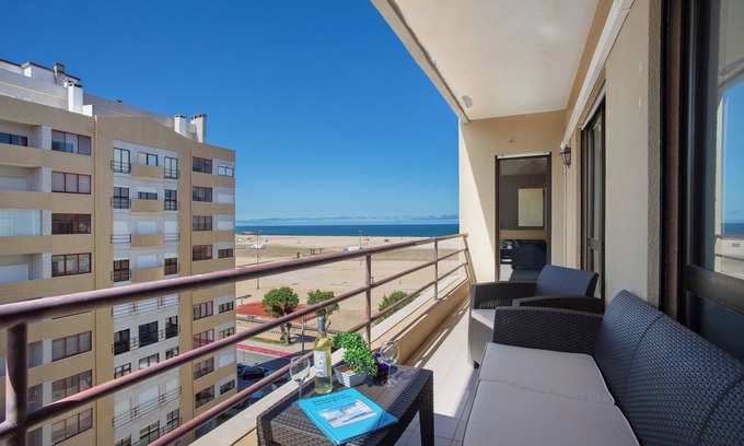 Figueira da Foz Apartment | Apartment 'Casa Do Mar' with Sea View, Wi-Fi and Air Conditioning