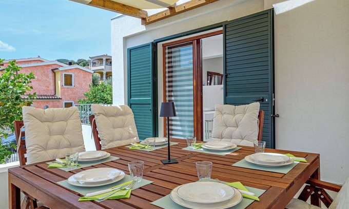 Schifoni Apartment | Apartment 'Comino' with Private Terrace, Wi-Fi and Air Conditioning