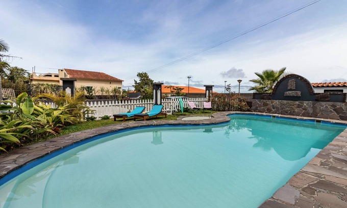 Ponta Delgada Apartment | Apartment 'Cork House - Fernandes Cottage' with Sea View, Wi-Fi and Air Conditioning