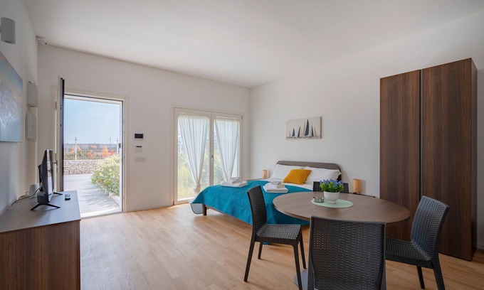 Municipio 1 Apartment | Apartment 'Costa Del Sud' with Sea View, Wi-Fi and Air Conditioning