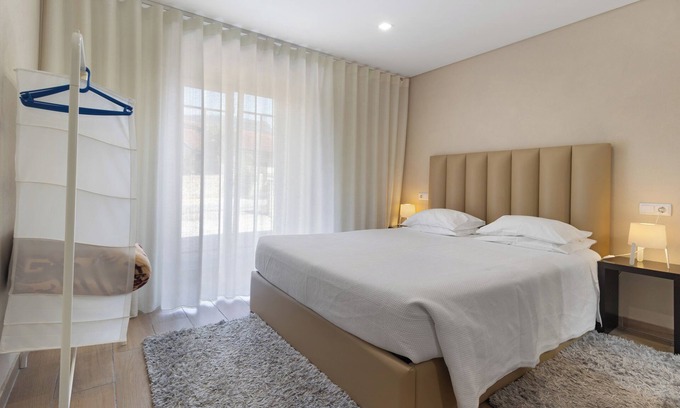Vilar da Veiga Apartment | Apartment 'D' with Mountain View, Wi-Fi and Air Conditioning