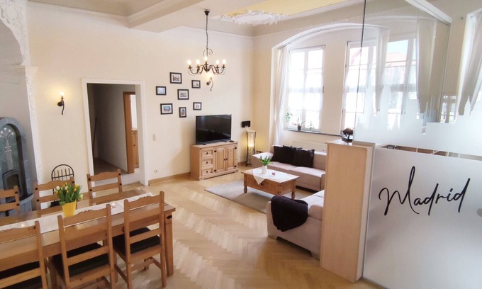 Mühlhausen Apartment | Apartment City-Apartments Fewo Madrid with Pool, Garden & Wi-Fi