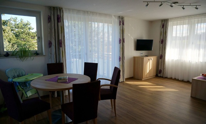 Gundelbach Apartment | Apartment 'Lemberger' with Shared Garden, Balcony and Wi-Fi