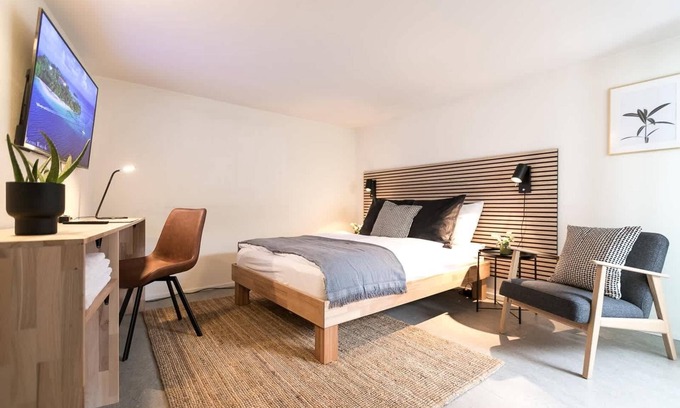 St. Gallen Apartment | Apartment deluxe orange with shower and kitchen