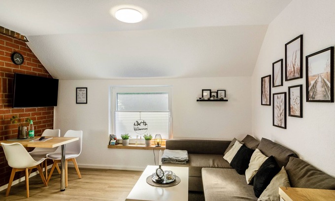 Detern Apartment | Apartment 'Didi' with Shared Terrace, Shared Garden and Wi-Fi