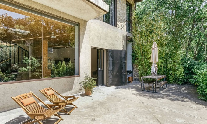 Terrades Apartment | Apartment "Espai Temps - Art Home" with Mountain View, Wi-Fi and Air Conditioning