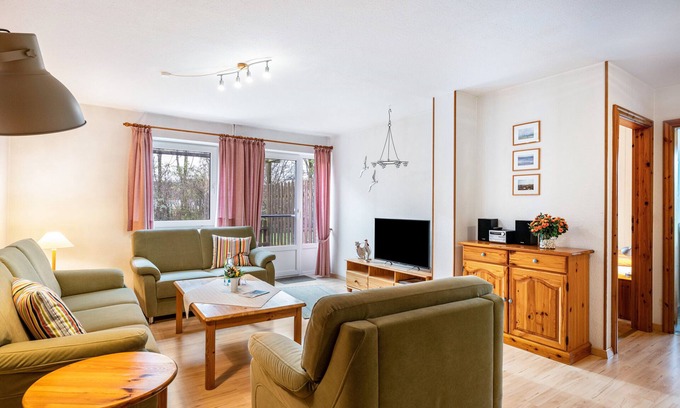 Pellworm Apartment | Apartment 'Ferienhof Paulsen - Seeschwalbe' with Private Terrace and Wi-Fi