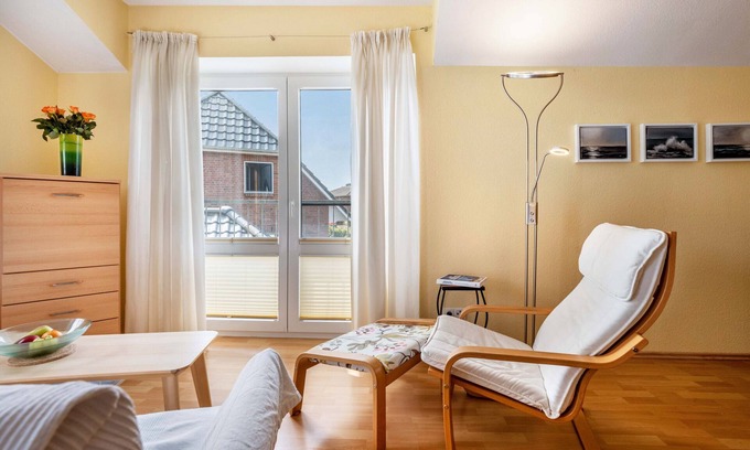 Eckernfoerde Apartment | Apartment 'Ferienwohnung 'Sonneck' with Balcony and Wi-Fi