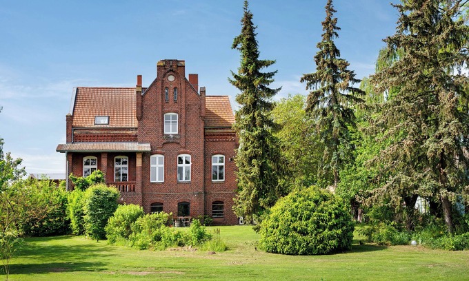 Steckelsdorf House | Apartment 'Ferienwohnung Ludwigslust Havelland' with Private Garden and Balcony