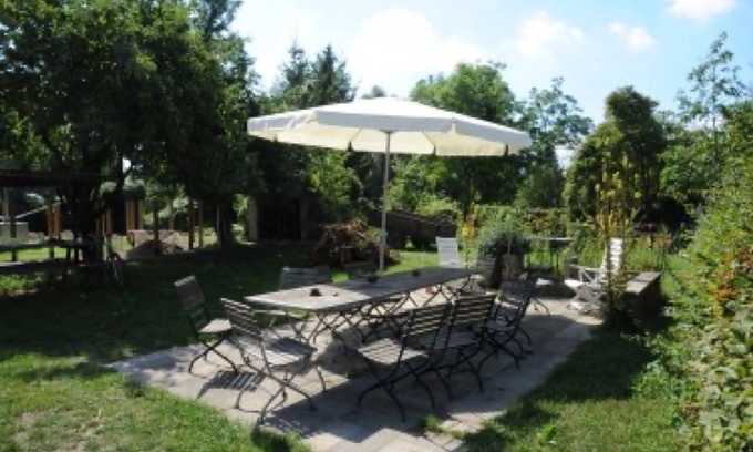 Paretz Apartment | Apartment 'Ferienwohnung 1' with Shared Terrace, Shared Garden and Wi-Fi