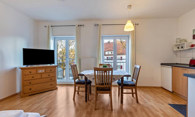 Welden Apartment | Apartment 'Ferienwohnung Rechts' with Wi-Fi
