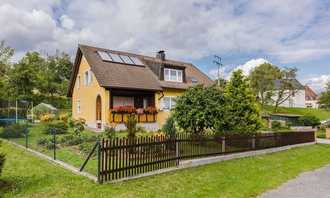 Wiesau Apartment | Apartment 'Ferienwohnung Bächer' with Shared Garden, Balcony and Wi-Fi