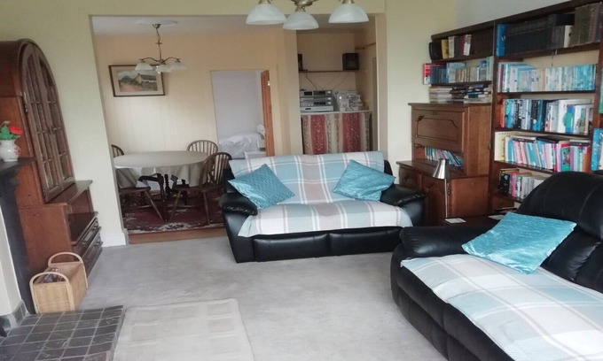 Llwyngwril Apartment | Apartment flat overlooking the Cambrian Bay and across to the Lleyn Peninsul