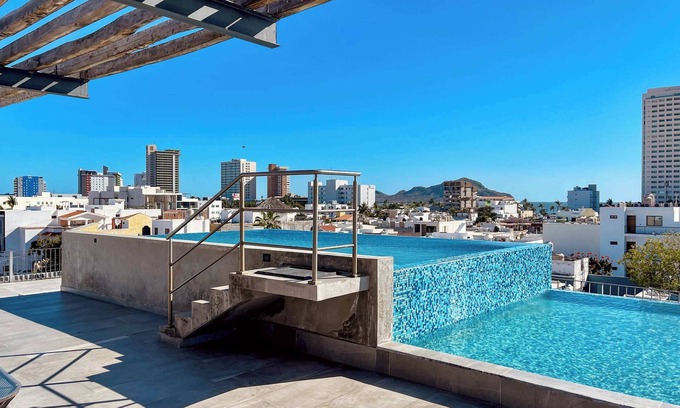 Zona Dorada Apartment | Apartment for 7 people with pool on the 3rd floor