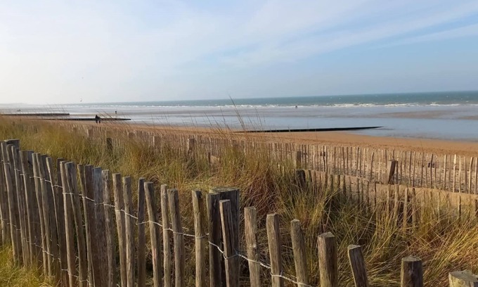 Colleville-Montgomery Apartment | Apartment 100 metres from the beach, sea view. Sleeps 4, sleeps 2