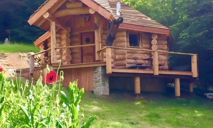 Collonges-sous-Saleve Ski Chalet | Apartment 'Kota Orjobet' with Mountain View, Private Terrace and Wi-Fi