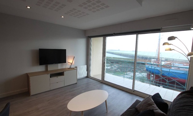 Saint-Vaast-la-Hougue Apartment | Apartment facing the island of tatihou and the port of St Vaast la hougue