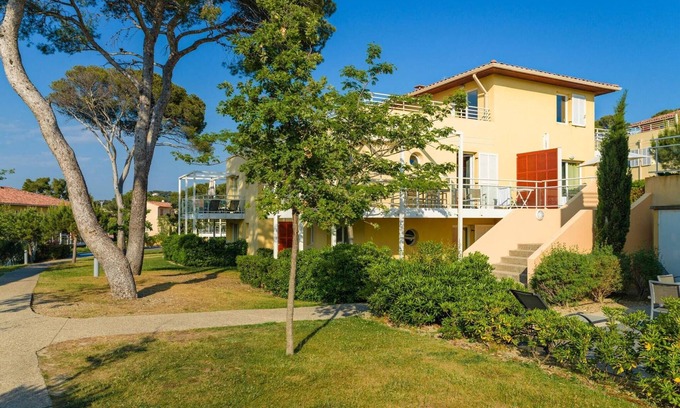 Le Brusc Apartment | Apartment in Six-Fours with Sea View