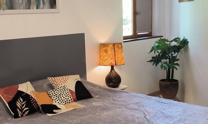 Vignoux-sur-Barangeon Apartment | Apartment in the heart of the forest in central France