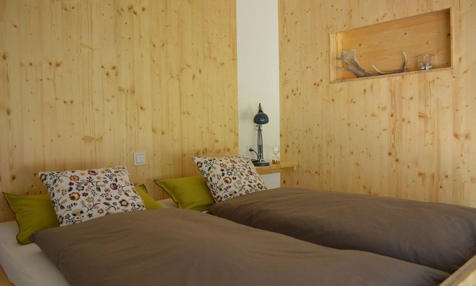 Inzigkofen Apartment | Apartment 'Gartenglück' with Private Terrace, Shared Garden and Wi-Fi