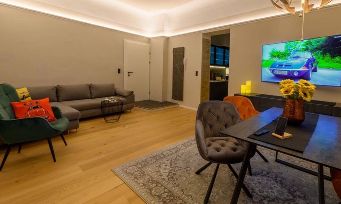 Gmuend in Kaernten Apartment | Apartment "Gasthof Alte Post - Top 2 Super 6" with Mountain View & Wi-Fi