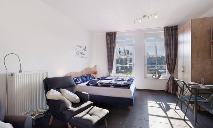 Bergkamen Apartment | Apartment 'Gepflegtes Marina-Rünthe' with Wi-Fi