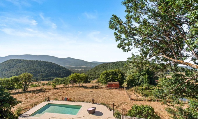 Bargeme House | Apartment 'Gite Bastide' with Lake View, Wi-Fi and Air Conditioning