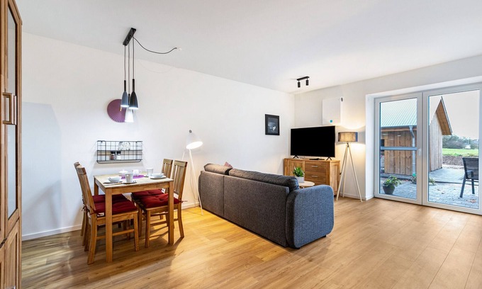 Husbyholz Apartment | Apartment 'Gosewatt 4' with Private Terrace, Shared Garden and Wi-Fi