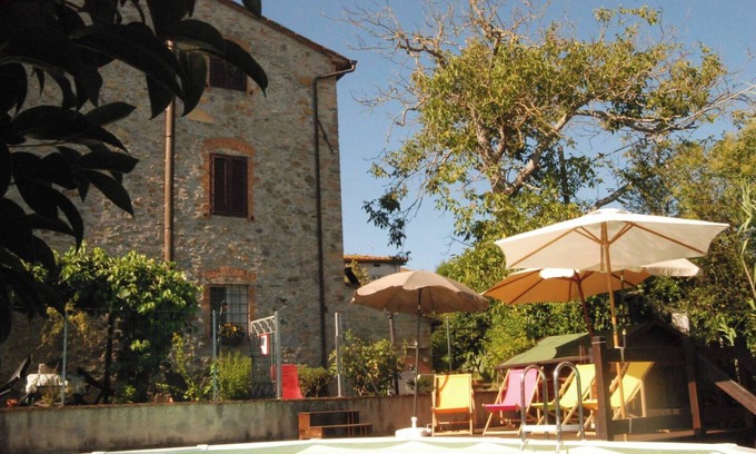 SantʼAndrea di Compito Apartment | Apartment 'Grande' with Shared Pool, Wi-Fi and Air Conditioning