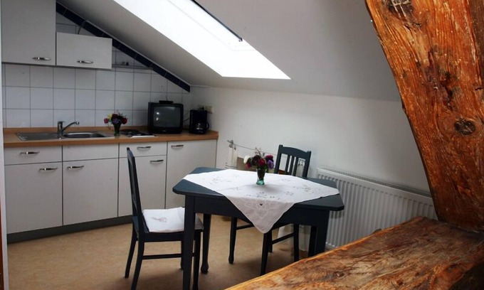 Neuoetting Apartment | Apartment Großknecht 2 persons, 24sqm, shower, WC, attic, wifi, balcony