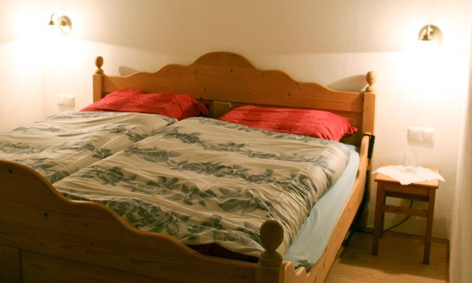Gudensberg Apartment | Apartment 'Gudde Stube' with Shared Terrace, Shared Garden and Wi-Fi