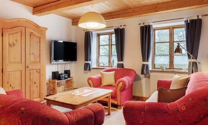 Hillgroven Apartment | Apartment 'Haus Mühlenhof 5' with Shared Garden and Wi-Fi