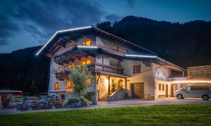Madseit Apartment | Apartment 'Haus Marchegg - Bergkristall' with Mountain View, Balcony and Wi-Fi